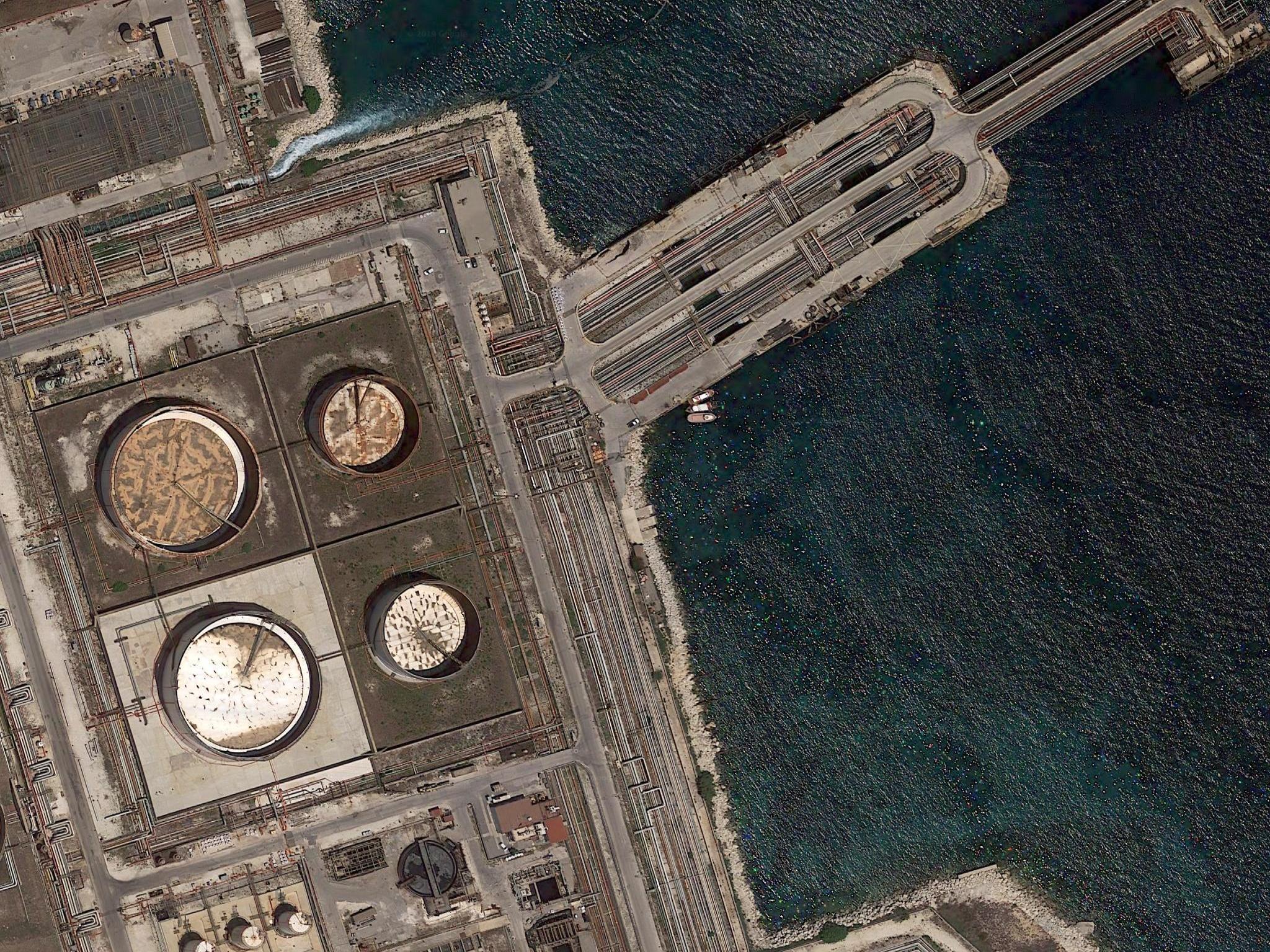 Messa in sicurezza d’emergenza e identificazione a seguito di olio spill presso il pontile Nato – Augusta